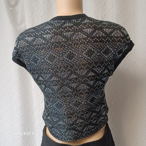 Zara Women Sz S Black and Gray Patterned Crop Top The label is missing, look at - Picture 7 of 12